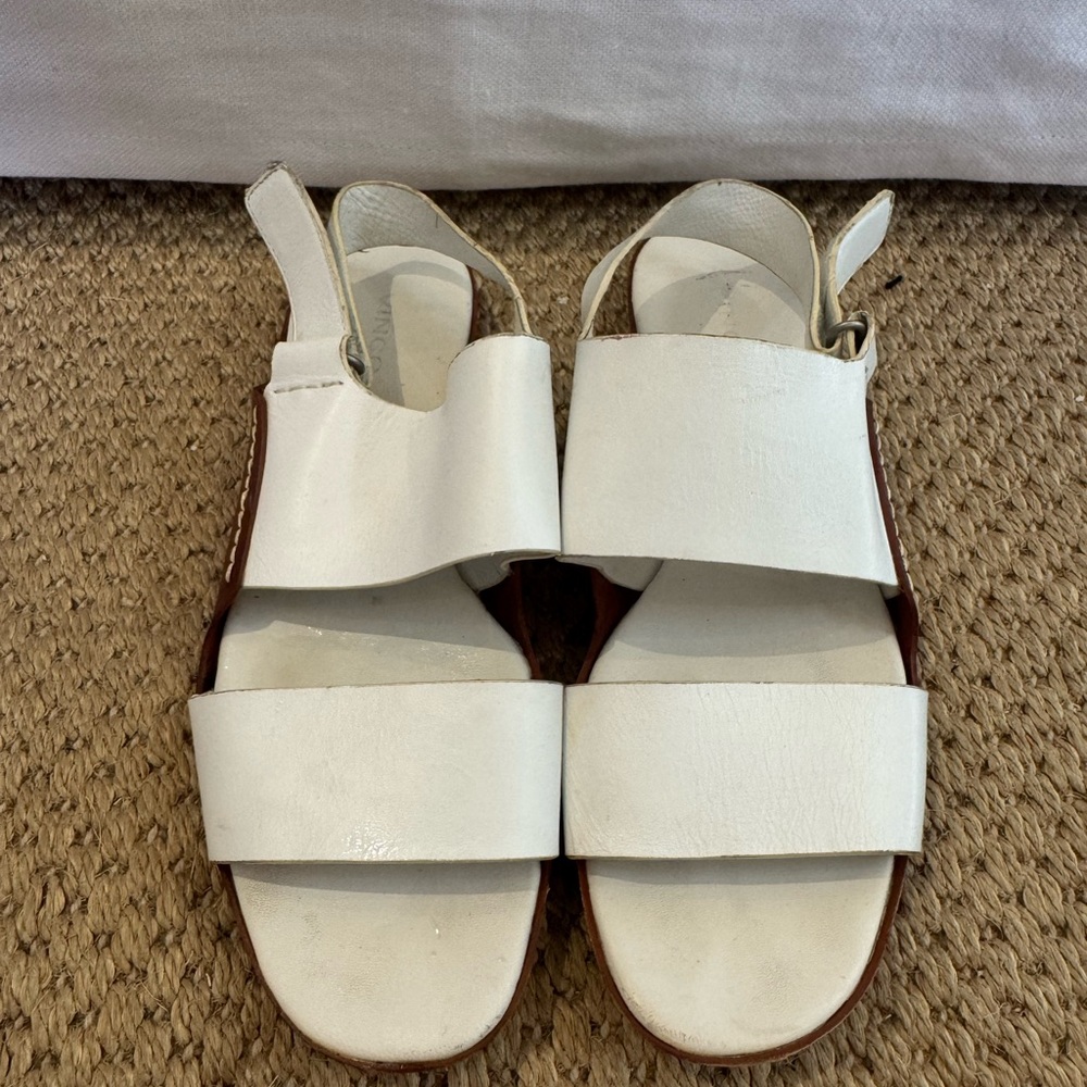 Vince size 38.5 Leather Sandals.